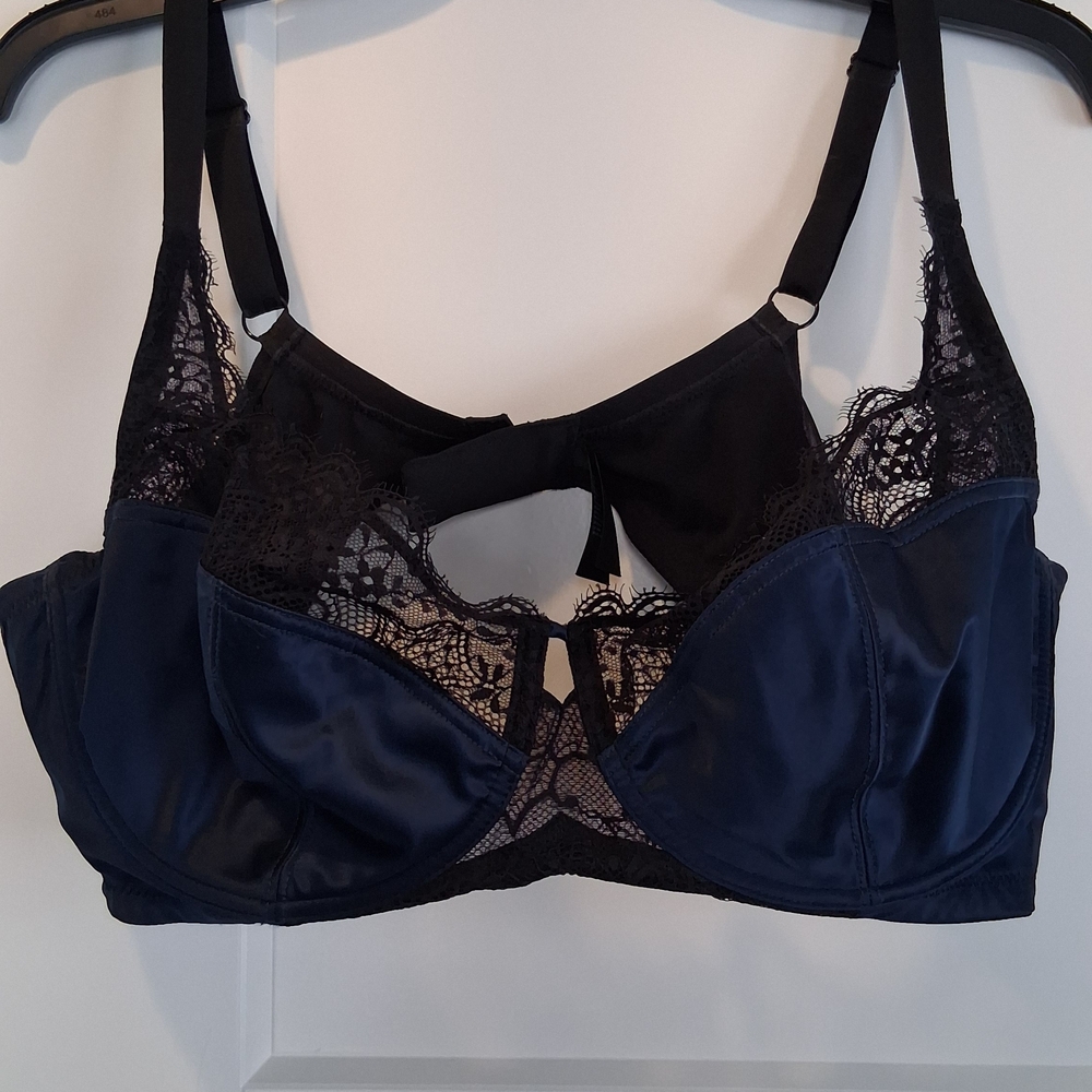 Elegant Navy Lace Bra